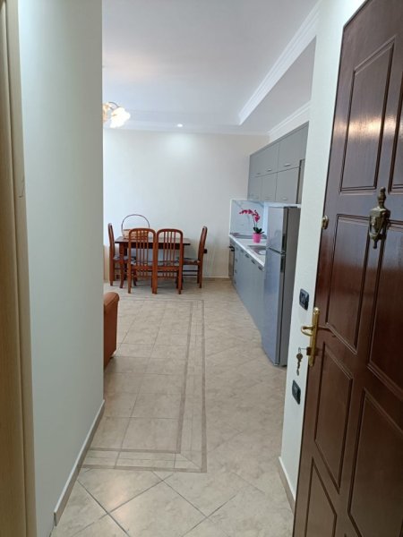 Tirane, jepet me qera apartament 2+1 Kati 2, 550 €
