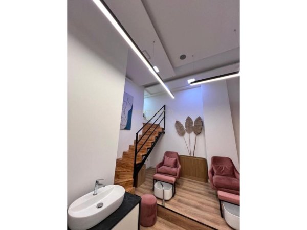 Tirane, shitet ambjent biznesi Kati 0, 179 m² 749.000 € (Astir ,Unaza e Re)