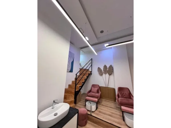 Tirane, shitet ambjent biznesi Kati 0, 179 m² 749.000 € (Astir ,Unaza e Re)