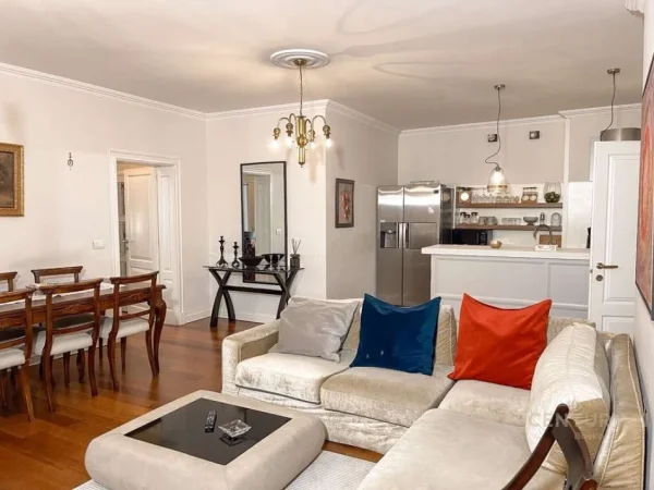 Tirane, shitet apartament 3+1 Kati 1, 102 m² 469.000 € (Garda e Republikes ,Blloku)