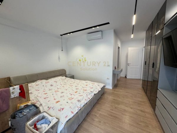 Tirane, shitet apartament 2+1 Kati 4, 178 m² 300.000 € (Te Xhamia)