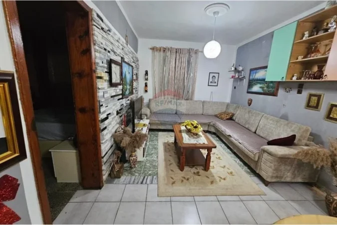 Tirane, shitet shtepi 4+1 Kati 0, 90 m² 205.000 € 