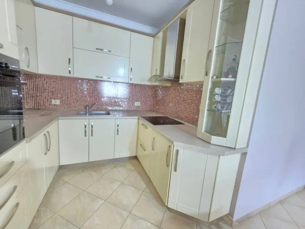 Tirane, jepet me qera apartament 2+1+Aneks+Ballkon Kati 3, 106 m² 630 € (Jordan Misja)