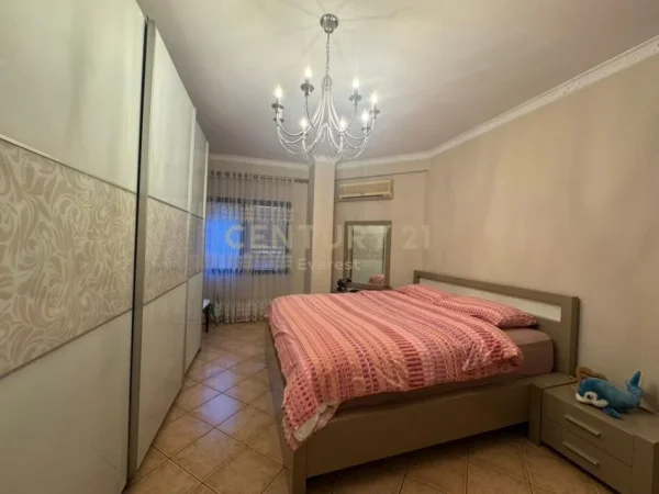 Tirane, shitet apartament 2+1+Aneks+Ballkon Kati 5, 114 m² 251.000 € (Kompleksi Usluga)