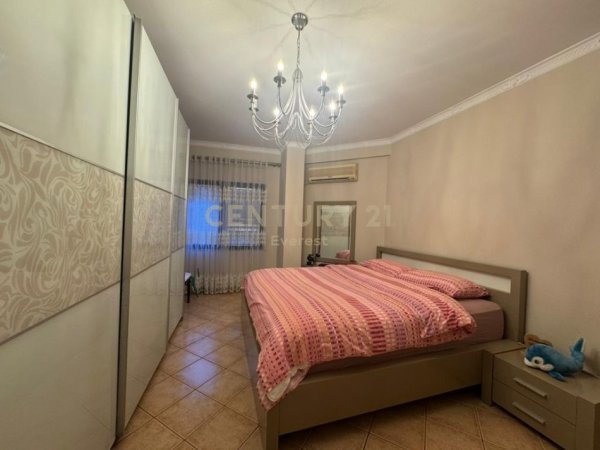 Tirane, shitet apartament 2+1+Aneks+Ballkon Kati 5, 114 m² 251.000 € (Kompleksi Usluga)