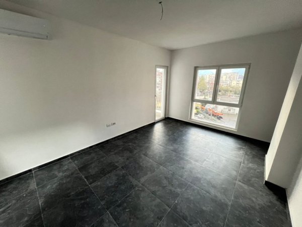 Tirane, jepet me qera zyre Kati 4, 120 m² 800 € (Zogu i Zi)