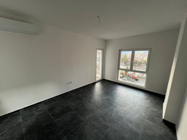 Tirane, jepet me qera zyre Kati 4, 120 m² 800 € (Zogu i Zi)