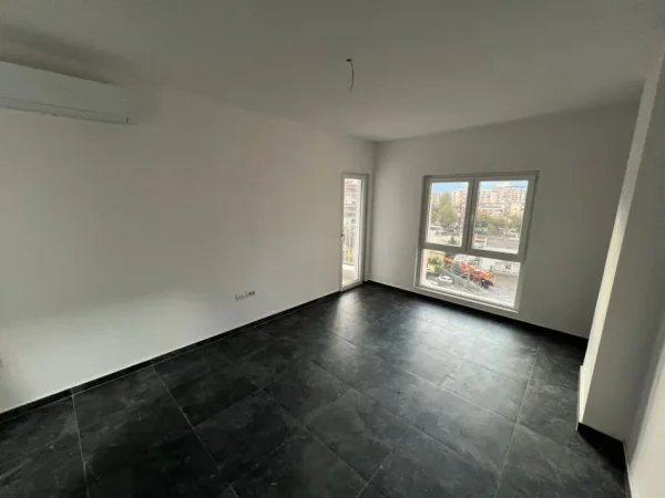Tirane, jepet me qera zyre Kati 4, 120 m² 800 € (Zogu i Zi)
