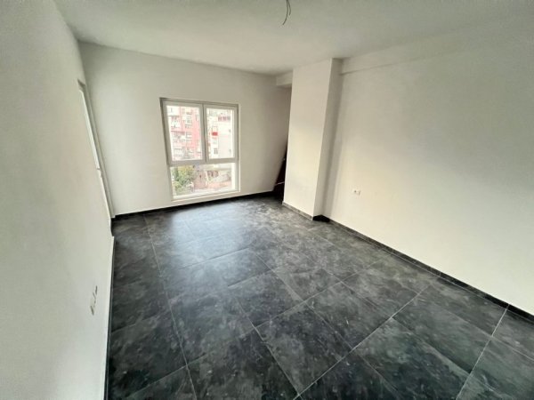 Tirane, jepet me qera zyre Kati 4, 120 m² 800 € (Zogu i Zi)