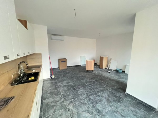 Tirane, jepet me qera zyre Kati 4, 120 m² 800 € (Zogu i Zi)