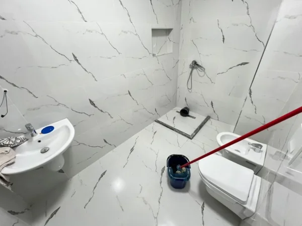 Tirane, jepet me qera zyre Kati 4, 120 m² 800 € (Zogu i Zi)