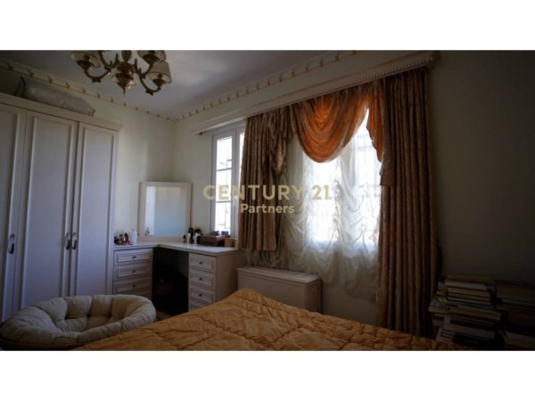 Tirane, shitet Vile 3 Katshe Kati 4, 1.000 m² 750.000 € (Kodra e Priftit)