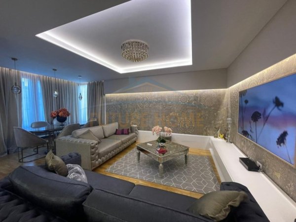 Tirane, jepet me qera apartament 3+1 Kati 2, 130 m² 1.800 € 