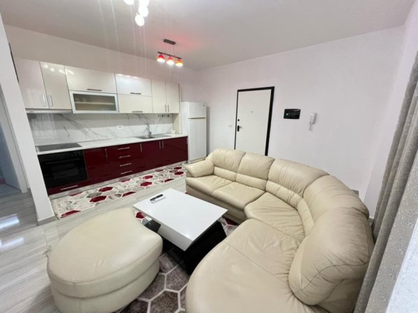 Tirane, jepet me qera apartament 1+1+Ballkon Kati 4, 70 m² 650 € (Zogu i Zi)