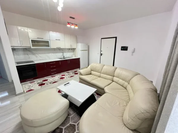 Tirane, jepet me qera apartament 1+1+Ballkon Kati 4, 70 m² 650 € (Zogu i Zi)