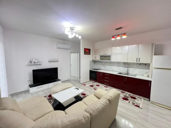 Tirane, jepet me qera apartament 1+1+Ballkon Kati 4, 70 m² 650 € (Zogu i Zi)