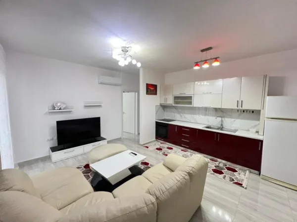 Tirane, jepet me qera apartament 1+1+Ballkon Kati 4, 70 m² 650 € (Zogu i Zi)