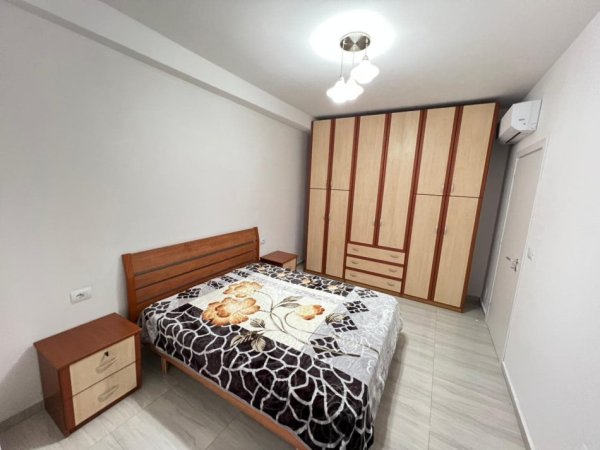 Tirane, jepet me qera apartament 1+1+Ballkon Kati 4, 70 m² 650 € (Zogu i Zi)