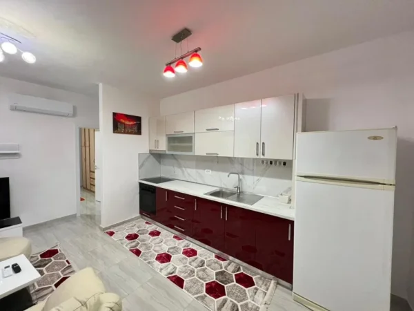 Tirane, jepet me qera apartament 1+1+Ballkon Kati 4, 70 m² 650 € (Zogu i Zi)