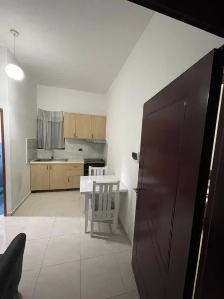 Tirane, jepet me qera apartament 1+1 Kati 0, 40 m² 340 € (Rruga Havzi Nela,)