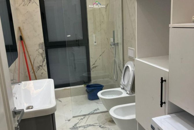 Tirane, jepet me qera apartament 3+1+Ballkon Kati 7, 140 m² 1.200 € (Kompleksi Erli)