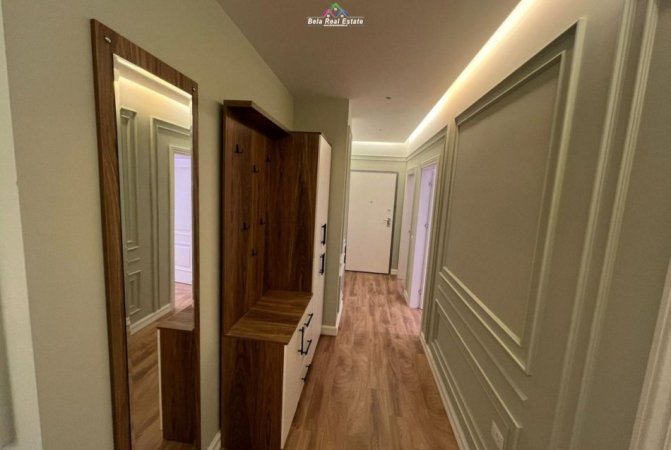 Tirane, jepet me qera apartament 3+1+Ballkon Kati 7, 140 m² 1.200 € (Kompleksi Erli)