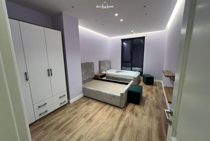 Tirane, jepet me qera apartament 3+1+Ballkon Kati 7, 140 m² 1.200 € (Kompleksi Erli)