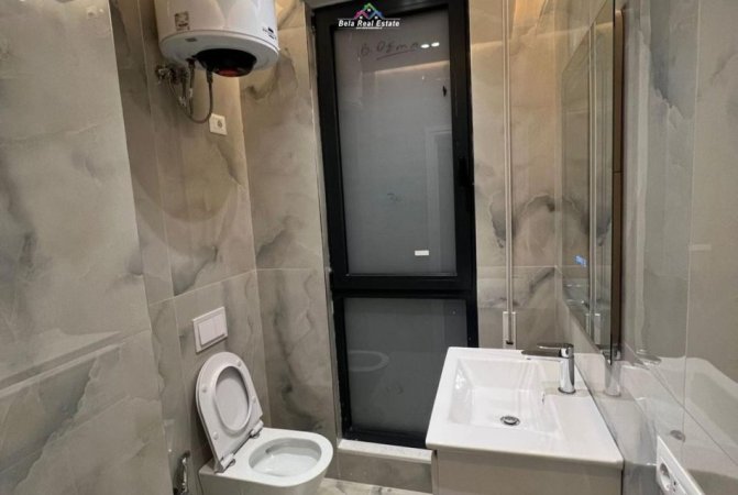 Tirane, jepet me qera apartament 3+1+Ballkon Kati 7, 140 m² 1.200 € (Kompleksi Erli)