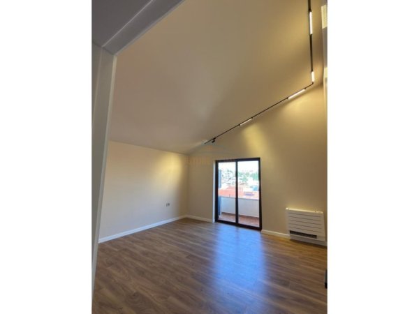 Tirane, jepet me qera Vile 3+1 Kati 3, 170 m² 1.500 € 