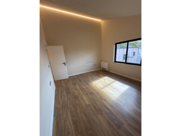 Tirane, jepet me qera Vile 3+1 Kati 3, 170 m² 1.500 € 