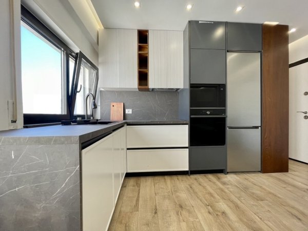 Tirane, jepet me qera apartament 1+1 Kati 4, 64 m² 620 € (Rruga e Zallit)