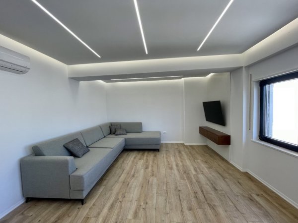 Tirane, jepet me qera apartament 1+1 Kati 4, 64 m² 620 € (Rruga e Zallit)