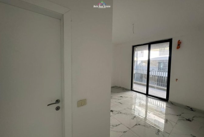 Tirane, jepet me qera zyre Kati 10, 110 m² 1.000 € (Gold Tower)