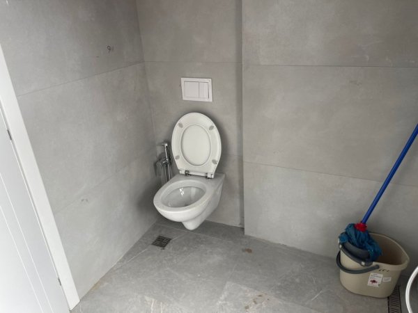 Tirane, jepet me qera zyre Kati 4, 124 m² 850 € (Rruga e Kavajes, Tirana Garden Building)