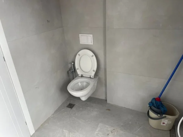 Tirane, jepet me qera zyre Kati 4, 124 m² 850 € (Rruga e Kavajes, Tirana Garden Building)