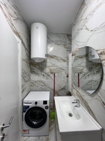 Tirane, jepet me qera apartament 2+1 , 900 € 