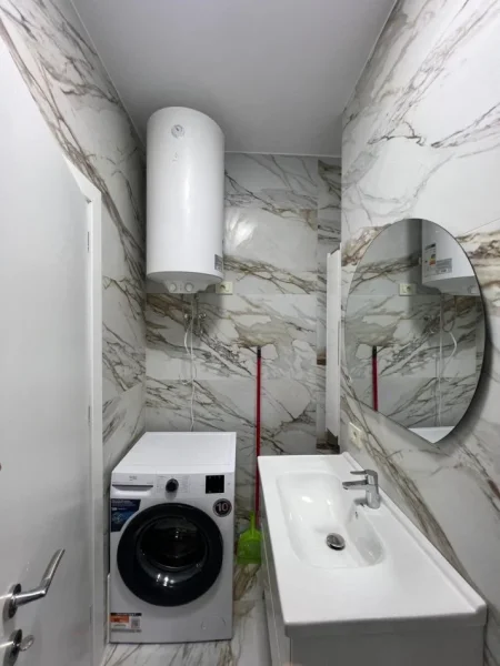 Tirane, jepet me qera apartament 2+1 , 900 € 