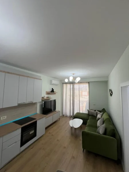 Tirane, jepet me qera apartament 2+1 , 900 € 