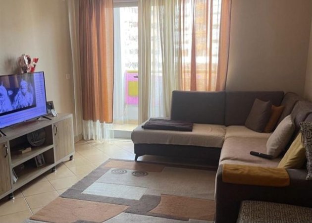 Tirane, jepet me qera apartament 1+1+Aneks+Ballkon Kati 4, 70 m² 500 € (pallati me shigjeta , kompleksi delijorgji)