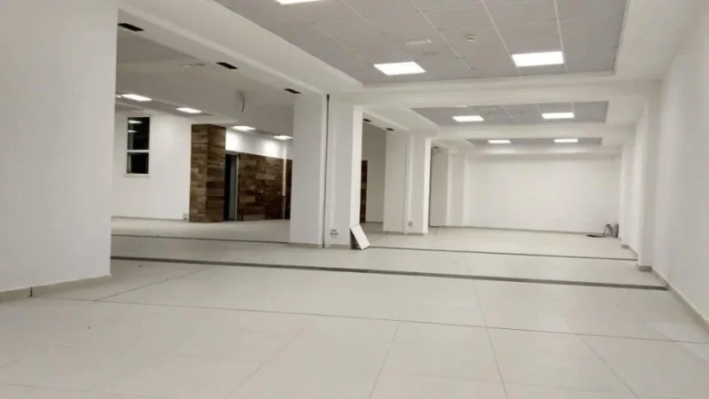 Tirane, jepet me qera ambjent biznesi Kati -1, 750 m² 1.500 € (Artin Basha)