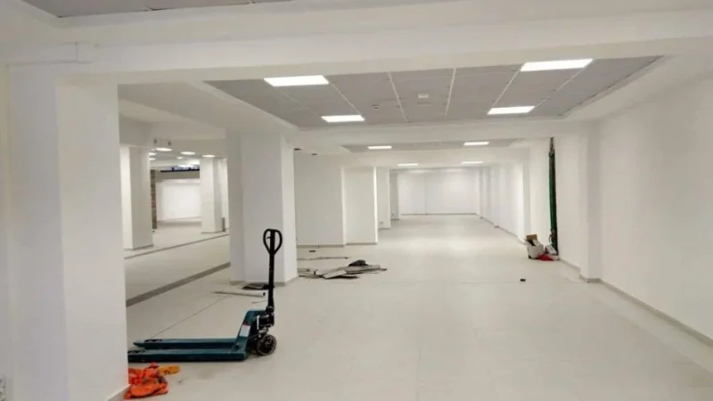 Tirane, jepet me qera ambjent biznesi Kati -1, 750 m² 1.500 € (Artin Basha)