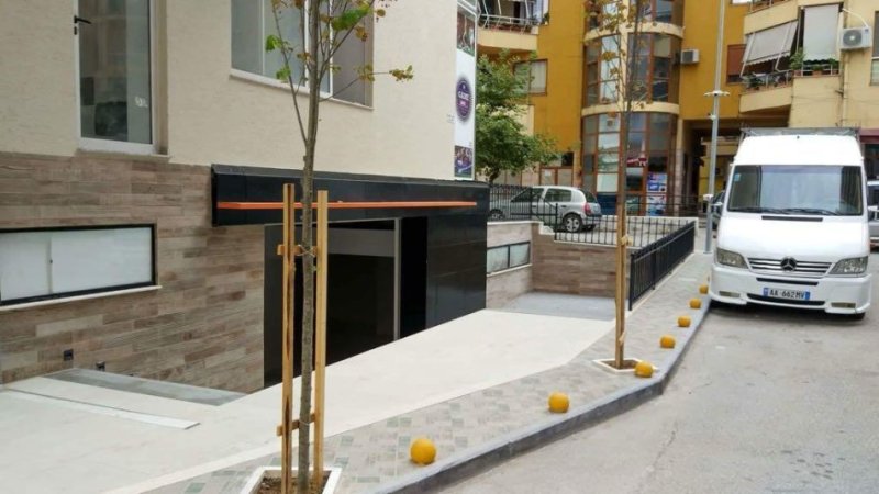 Tirane, jepet me qera ambjent biznesi Kati -1, 750 m² 1.500 € (Artin Basha)