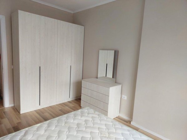 Tirane, jepet me qera apartament 1+1+Ballkon Kati 4, 65 m² 500 € (Astir)