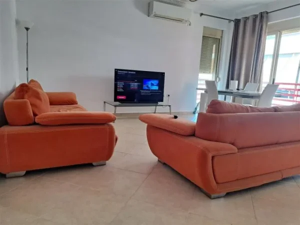 Tirane, jepet me qera apartament 2+1+Aneks+Ballkon Kati 4, 108 m² 850 € (liqeni i thate)