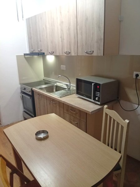 Jepet me Qira Super Hyrje 2+1  tek Selvia ne Qender,  450 €uro