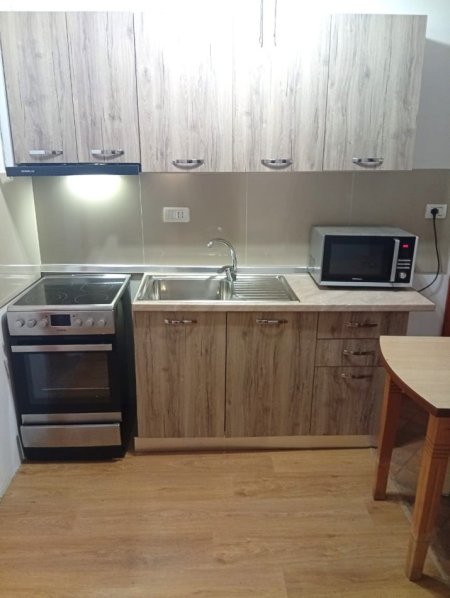 Jepet me Qira Super Hyrje 2+1  tek Selvia ne Qender,  450 €uro