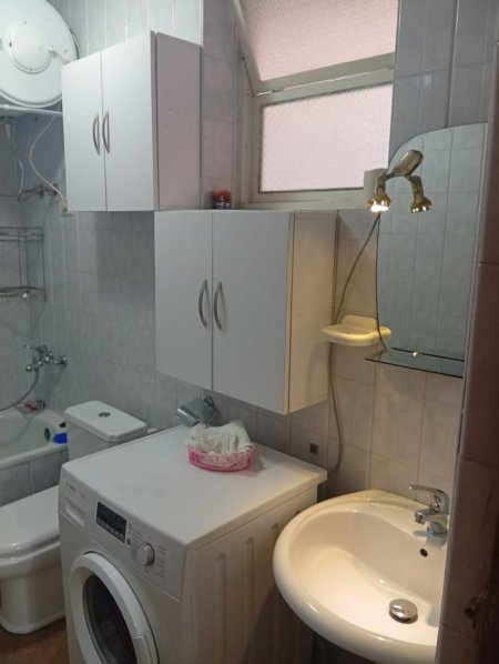 Jepet me Qira Super Hyrje 2+1  tek Selvia ne Qender,  450 €uro