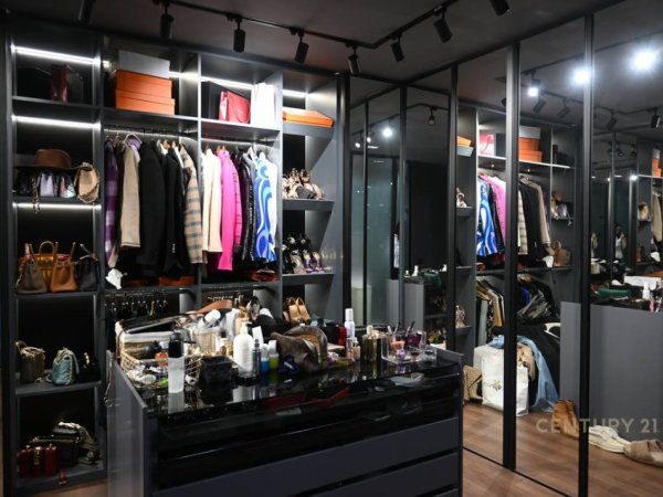 Tirane, shitet apartament 2+1 Kati 3, 157 m² 450.000 € (Sheshi Avno Rustemi)