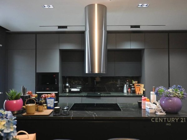 Tirane, shitet apartament 2+1 Kati 3, 157 m² 450.000 € (Sheshi Avno Rustemi)