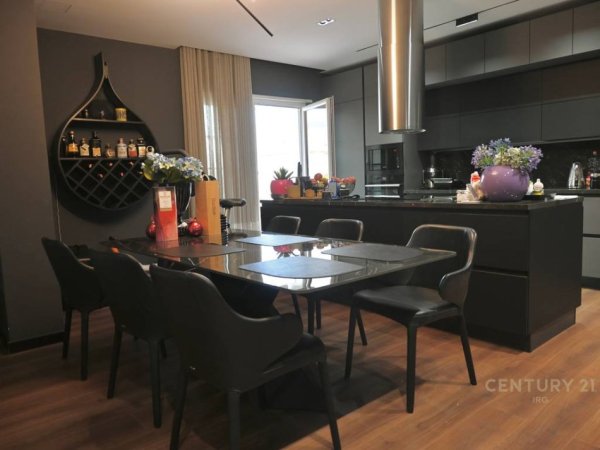 Tirane, shitet apartament 2+1 Kati 3, 157 m² 450.000 € (Sheshi Avno Rustemi)